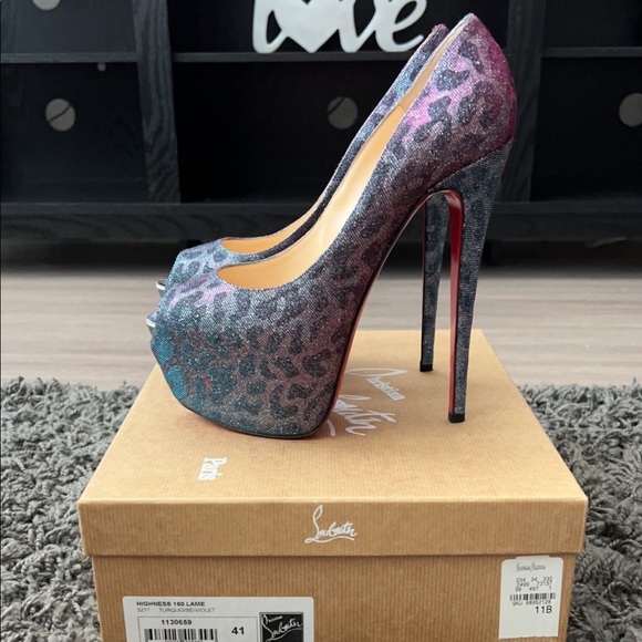 Christian Louboutin Authentic Red Bottoms - Picture 2 of 7